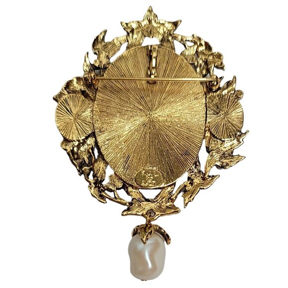 Kenneth Jay Lane For Avon Resin Cameo And Faux Pearl Dangle Brooch Pendant - Picture 5 of 9